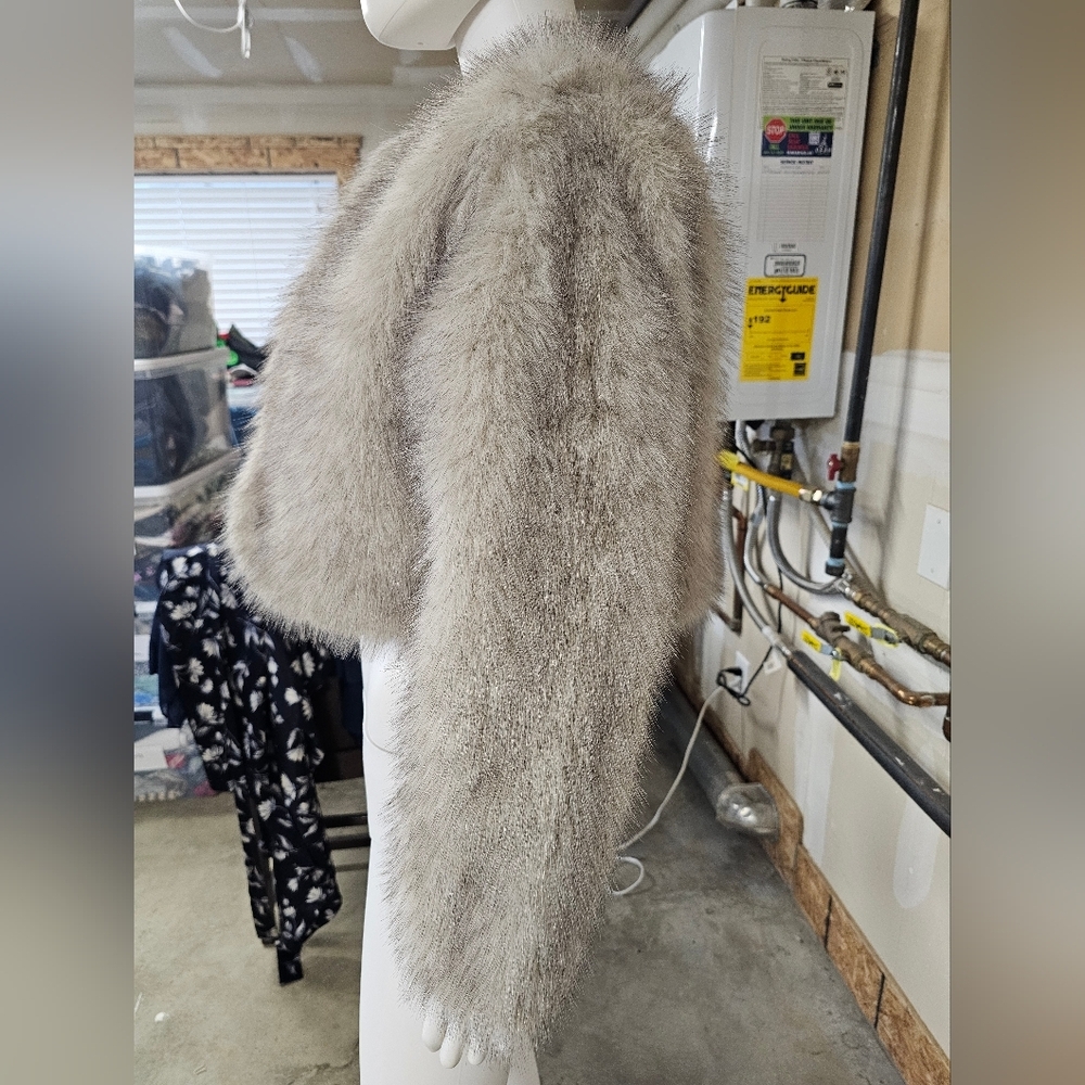 Elegant Faux Fur Jacket in Tan - Picture 3 of 8
